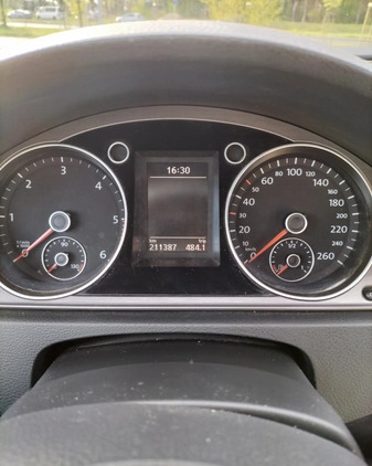 Volkswagen Passat cena 37800 przebieg: 209000, rok produkcji 2012 z Toruń małe 137